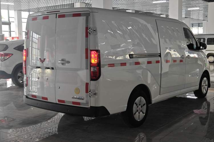 Used Wuling Yangguang 2024 300km Comfort Version with Sealed Windows 60kW Rear Right 45 Deg