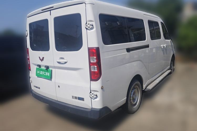 Used Wuling Yangguang 2024 300km Comfort-Grade Passenger Van 60kW Rear Right 45 Deg