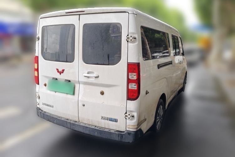 Used Wuling Yangguang 2024 300KM Comfort Version Passenger Van 75kW Rear Right 45 Deg