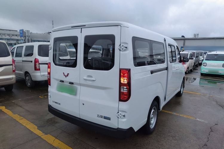 Used Wuling Yangguang 2024 300KM Comfort Version Passenger Van 75kW Rear Right 45 Deg