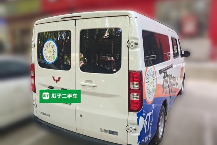 Used Wuling Yangguang 2024 300km Comfort-Grade Passenger Van 60kW Rear Right 45 Deg