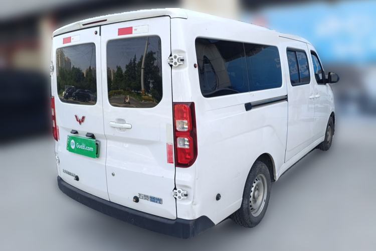 Used Wuling Yangguang 2024 300KM Comfort Version Passenger Van 75kW Rear Right 45 Deg