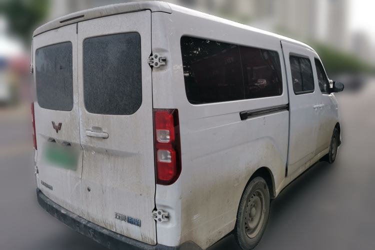 Used Wuling Yangguang 2024 300KM Comfort Version Passenger Van 75kW Rear Right 45 Deg