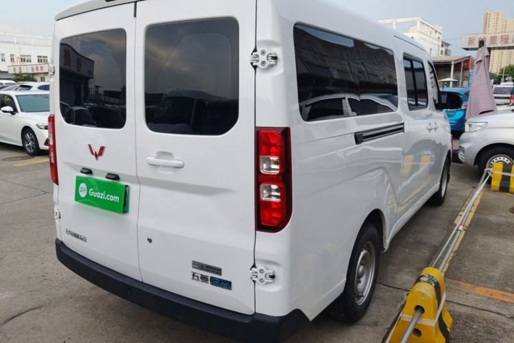 Used Wuling Yangguang 2024 300KM Comfort Version Passenger Van 75kW Rear Right 45 Deg