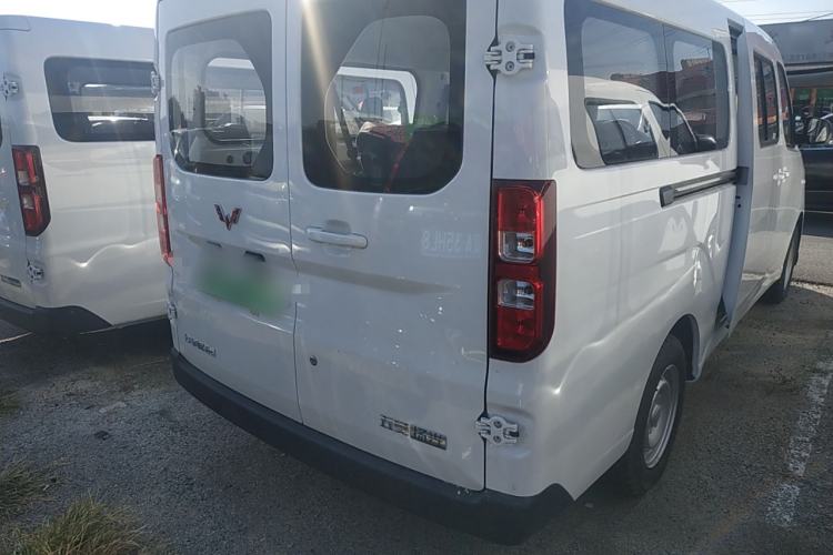 Used Wuling Yangguang 2024 300KM Comfort Version Passenger Van 75kW Rear Right 45 Deg