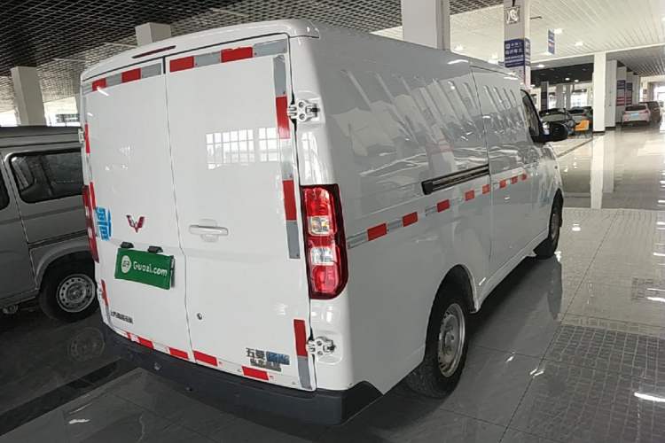 Used Wuling Yangguang 2024 230km Practical Enclosed-Window Version 60kW Rear Right 45 Deg