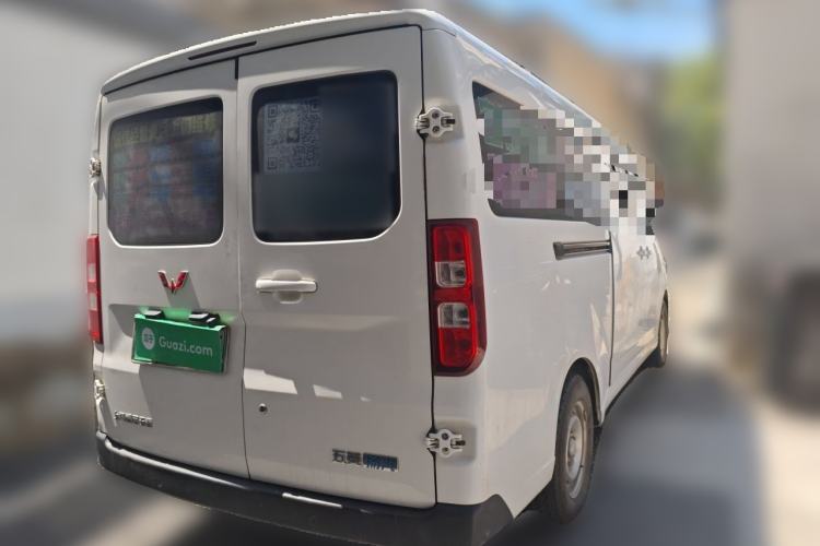 Used Wuling Yangguang 2024 300km Comfort-Grade Passenger Van 60kW Rear Right 45 Deg