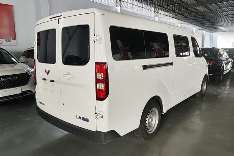 Used Wuling Yangguang 2024 300KM Comfort Version Passenger Van 75kW Rear Right 45 Deg