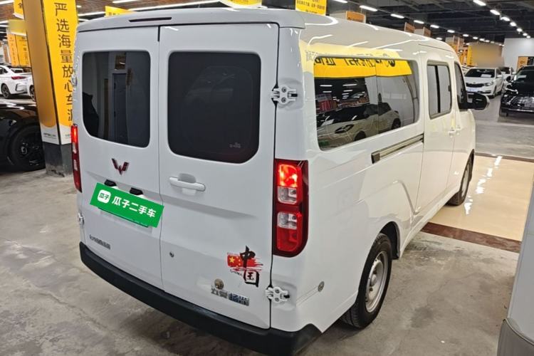 Used Wuling Yangguang 2024 300km Comfort-Grade Passenger Van 60kW Rear Right 45 Deg