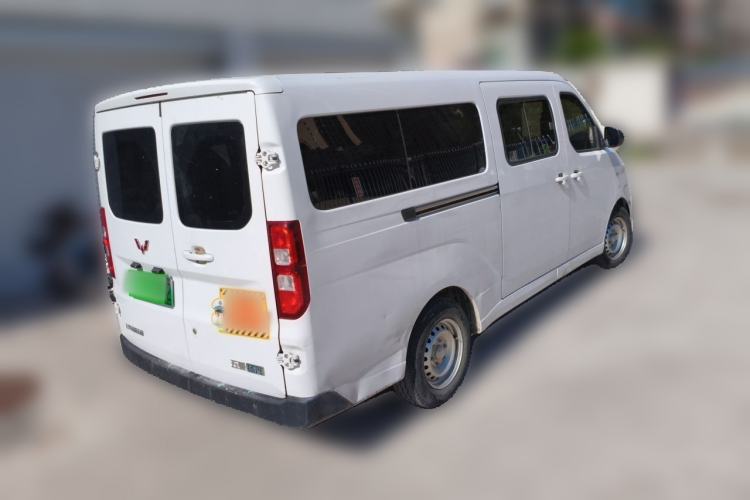 Used Wuling Yangguang 2024 300km Comfort-Grade Passenger Van 60kW Rear Right 45 Deg