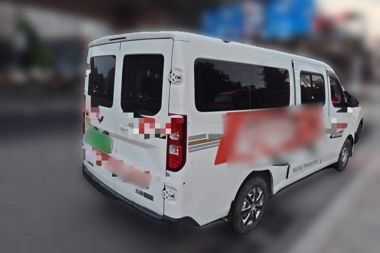 Used Wuling Yangguang 2024 300KM Comfort Version Passenger Van 75kW Rear Right 45 Deg
