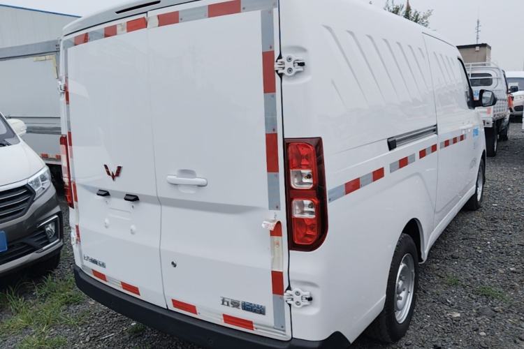 Used Wuling Yangguang 2024 300km Range Practical Window-Sealed Version 75kW Rear Right 45 Deg