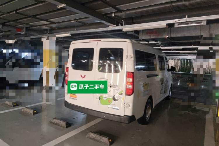 Used Wuling Yangguang 2024 300KM Comfort Version Passenger Van 75kW Rear Right 45 Deg