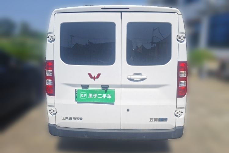 Used Wuling Yangguang 2024 300km Comfort-Grade Passenger Van 60kW Rear