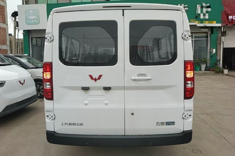 Used Wuling Yangguang 2024 300KM Comfort Version Passenger Van 75kW Rear
