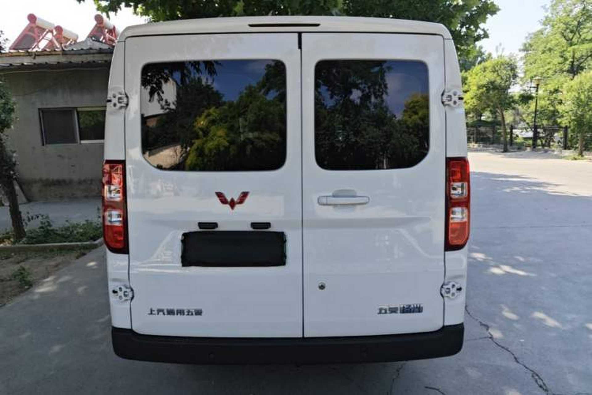 Used Wuling Yangguang 2024 300KM Comfort Version Passenger Van 75kW Rear