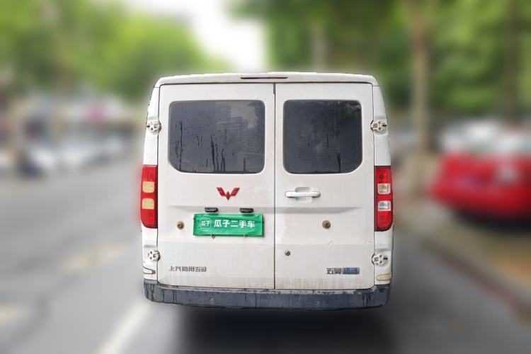 Used Wuling Yangguang 2024 300KM Comfort Version Passenger Van 75kW Rear