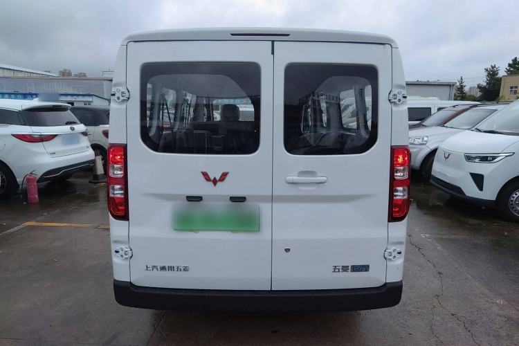 Used Wuling Yangguang 2024 300KM Comfort Version Passenger Van 75kW Rear