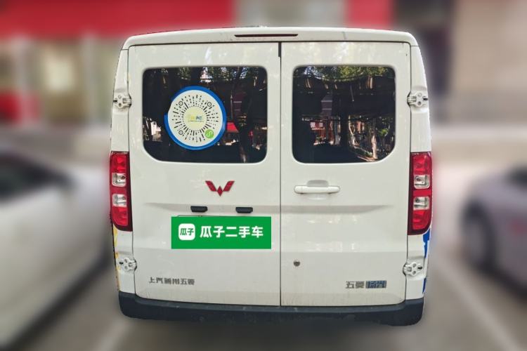 Used Wuling Yangguang 2024 300km Comfort-Grade Passenger Van 60kW Rear