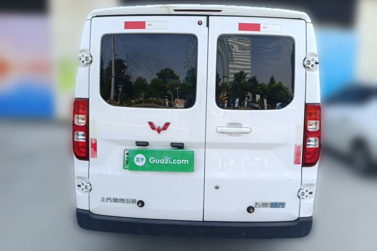 Used Wuling Yangguang 2024 300KM Comfort Version Passenger Van 75kW Rear