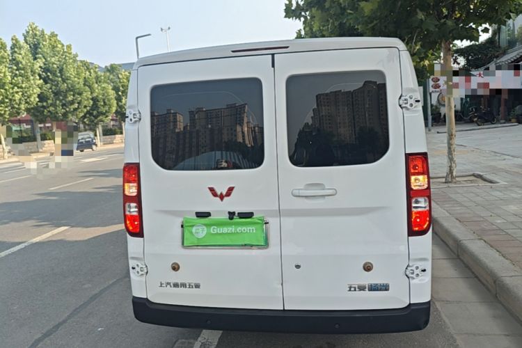 Used Wuling Yangguang 2024 300KM Comfort Version Passenger Van 75kW Rear