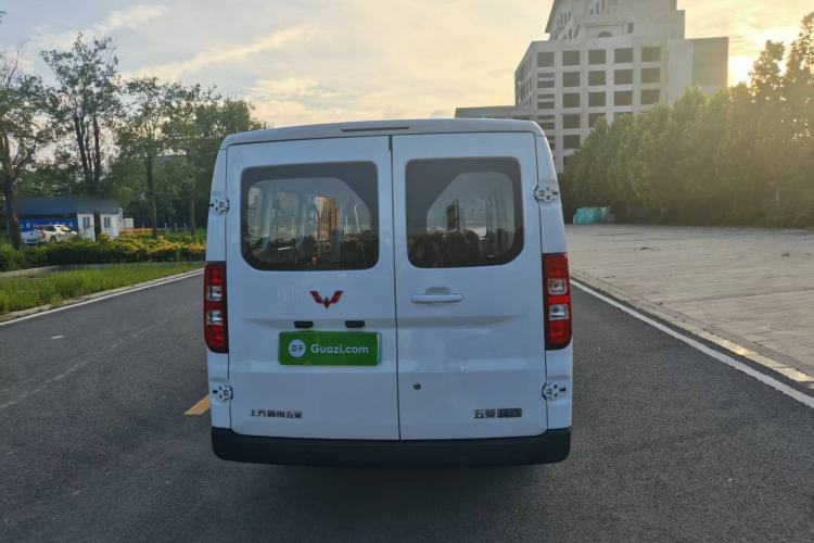 Used Wuling Yangguang 2024 300km Comfort-Grade Passenger Van 60kW Rear