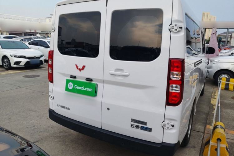 Used Wuling Yangguang 2024 300KM Comfort Version Passenger Van 75kW Rear