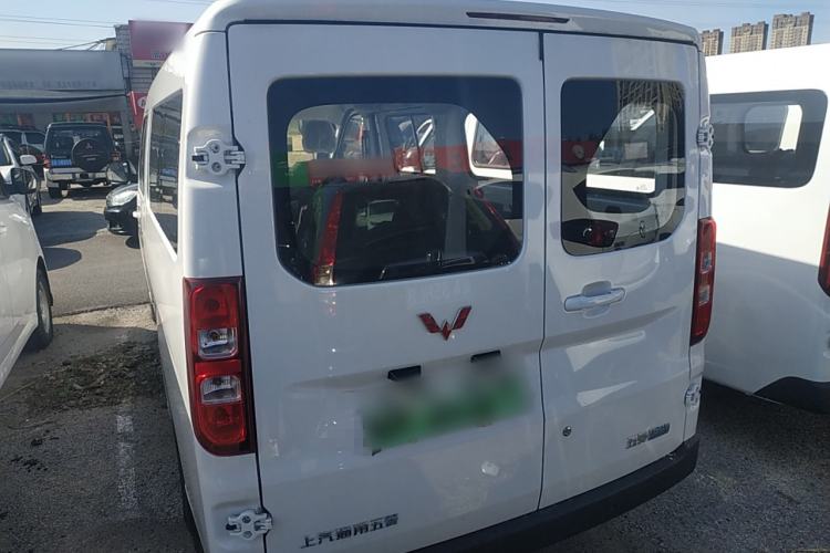 Used Wuling Yangguang 2024 300KM Comfort Version Passenger Van 75kW Rear
