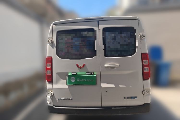 Used Wuling Yangguang 2024 300km Comfort-Grade Passenger Van 60kW Rear