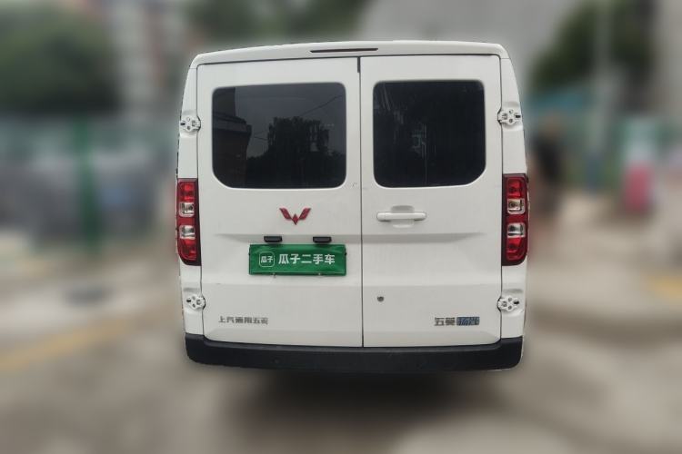 Used Wuling Yangguang 2024 300KM Comfort Version Passenger Van 75kW Rear