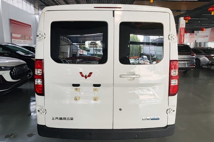 Used Wuling Yangguang 2024 300KM Comfort Version Passenger Van 75kW Rear