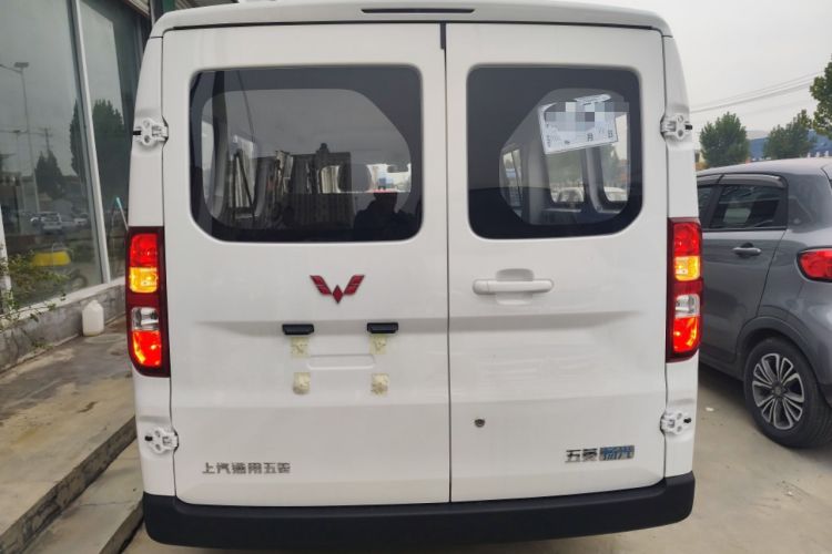 Used Wuling Yangguang 2024 300KM Comfort Version Passenger Van 75kW Rear