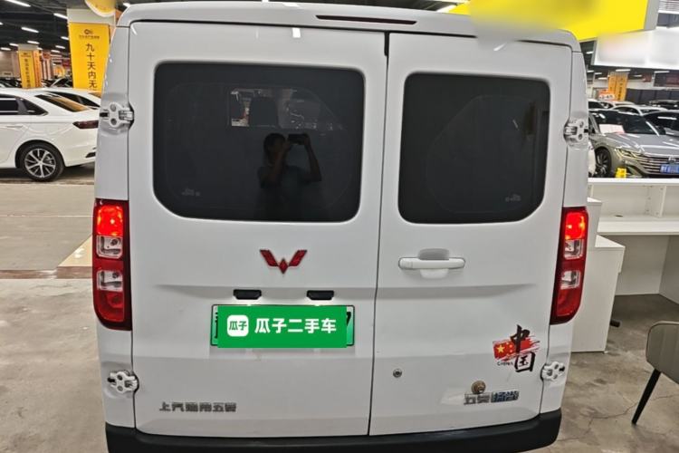 Used Wuling Yangguang 2024 300km Comfort-Grade Passenger Van 60kW Rear