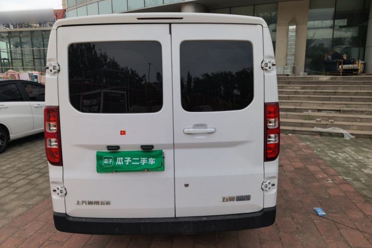 Used Wuling Yangguang 2024 300KM Comfort Version Passenger Van 75kW Rear