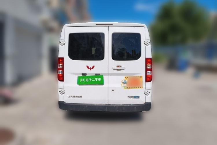 Used Wuling Yangguang 2024 300km Comfort-Grade Passenger Van 60kW Rear