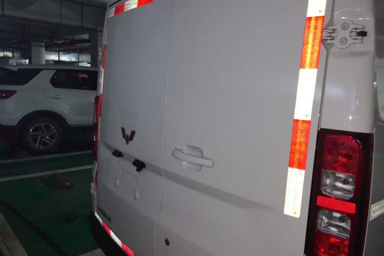 Used Wuling Yangguang 2024 300km Comfort Version with Sealed Windows 60kW Rear