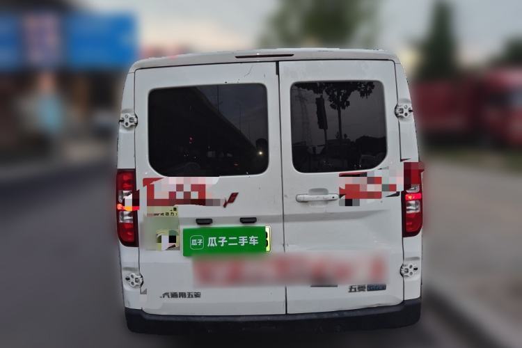 Used Wuling Yangguang 2024 300KM Comfort Version Passenger Van 75kW Rear