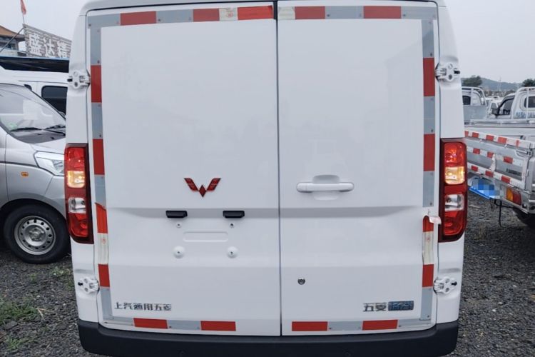 Used Wuling Yangguang 2024 300km Range Practical Window-Sealed Version 75kW Rear