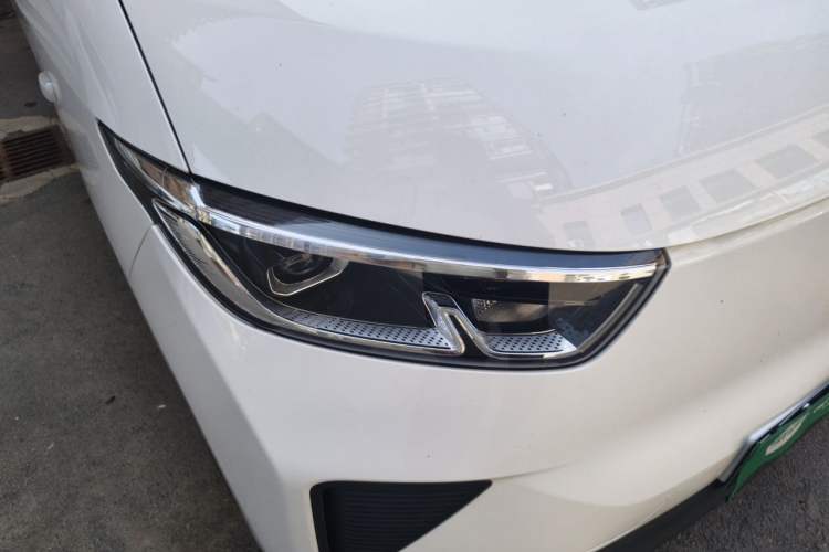 Used Wuling Yangguang 2024 300KM Comfort Version Passenger Van 75kW Right Front Headlight