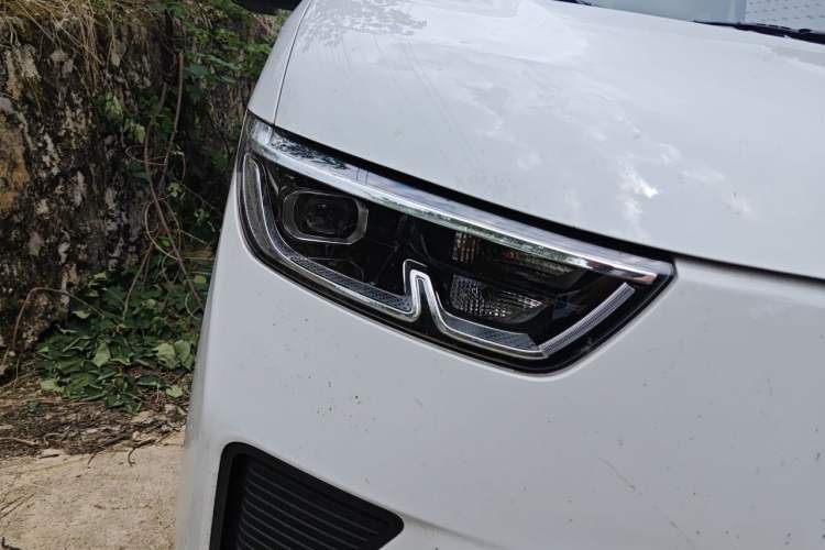 Used Wuling Yangguang 2024 300KM Comfort Version Passenger Van 75kW Right Front Headlight