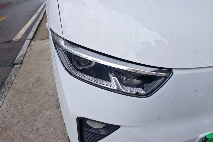 Used Wuling Yangguang 2024 300km Comfort Version with Sealed Windows 60kW Right Front Headlight