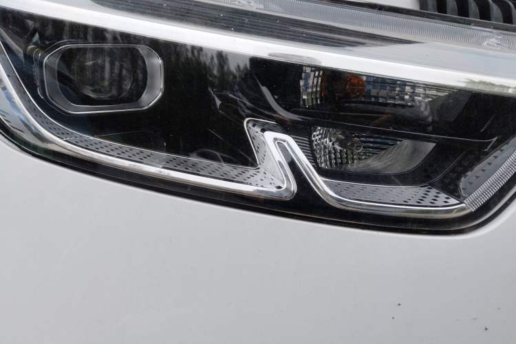 Used Wuling Yangguang 2024 300km Comfort Version with Sealed Windows 60kW Right Front Headlight