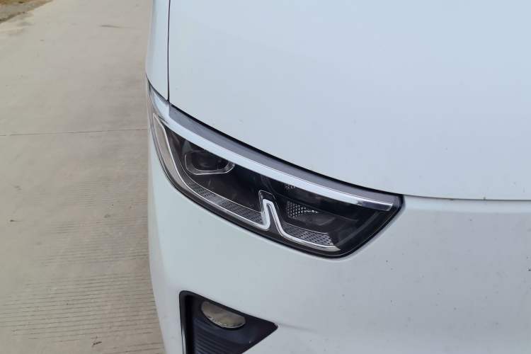 Used Wuling Yangguang 2024 300km Comfort Version with Sealed Windows 60kW Right Front Headlight