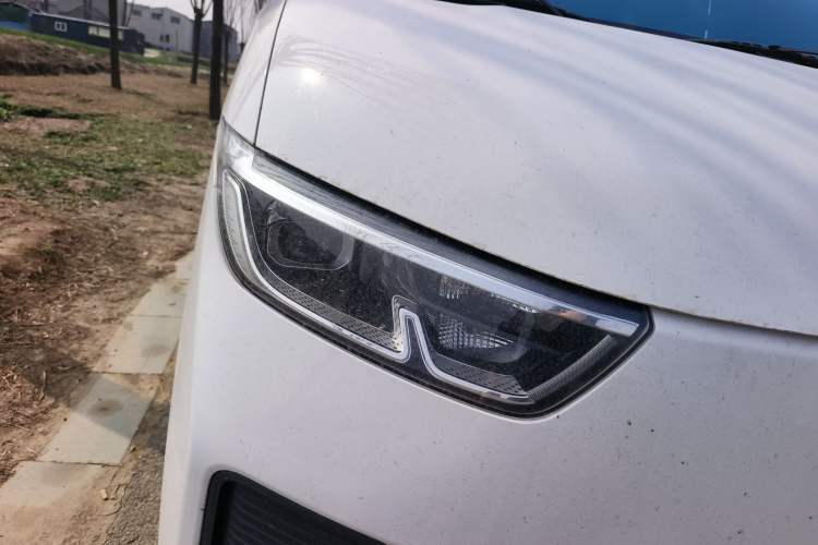 Used Wuling Yangguang 2024 300KM Comfort Version Passenger Van 75kW Right Front Headlight