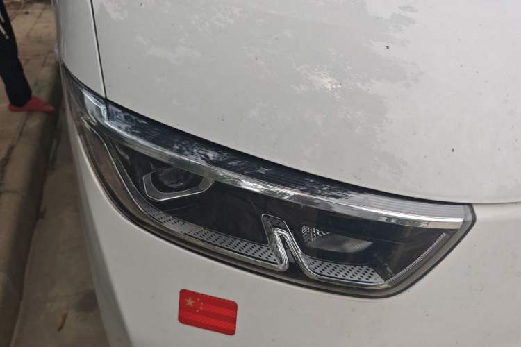 Used Wuling Yangguang 2024 300km Comfort-Grade Passenger Van 60kW Right Front Headlight