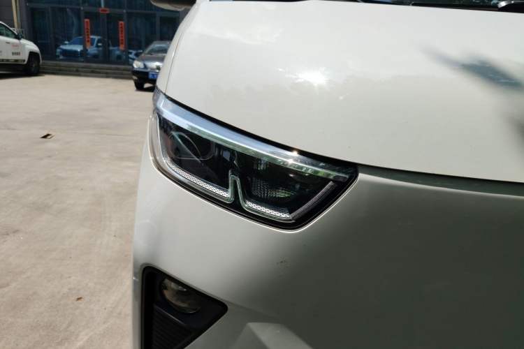 Used Wuling Yangguang 2024 300km Comfort Version with Sealed Windows 60kW Right Front Headlight