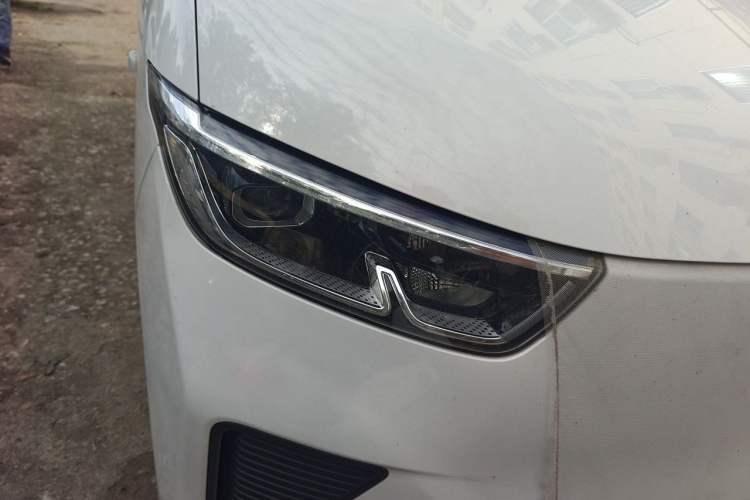Used Wuling Yangguang 2024 300KM Comfort Version Passenger Van 75kW Right Front Headlight