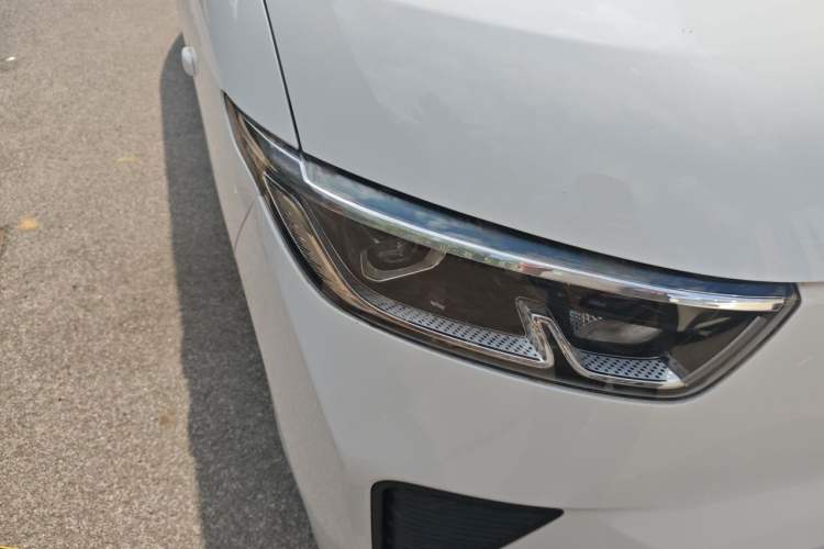 Used Wuling Yangguang 2024 300km Comfort-Grade Passenger Van 60kW Right Front Headlight