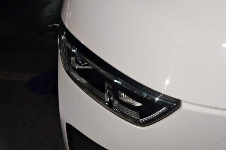 Used Wuling Yangguang 2024 300KM Comfort Version Passenger Van 75kW Right Front Headlight