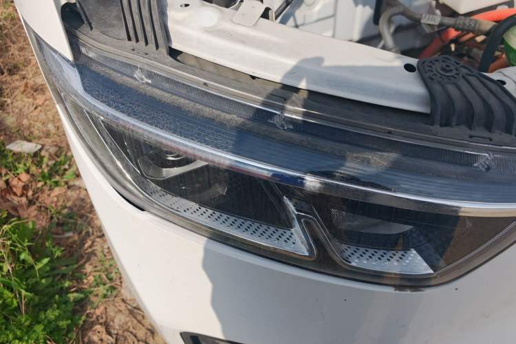 Used Wuling Yangguang 2024 300km Comfort Version with Sealed Windows 60kW Right Front Headlight